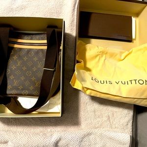 New 100% Authentic Louis Vuitton Pochette Bosphore Monogram Crossbody Bag M40044